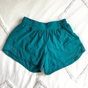 Lululemon hotty hot short women’s size 6!